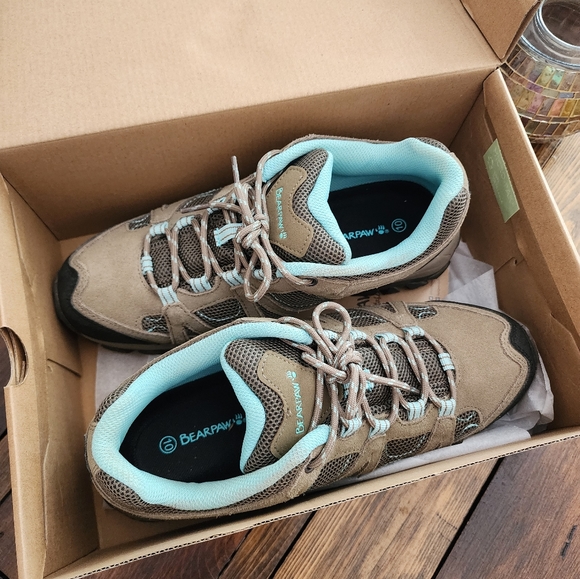 Brand new hiking shoes - Picture 2 of 3